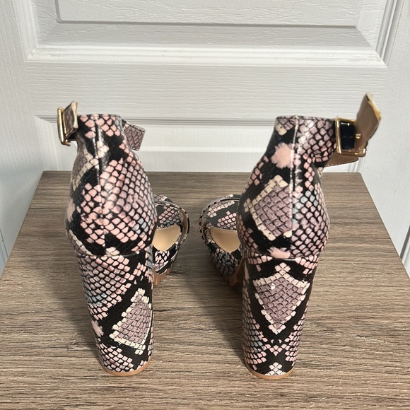 GLAZE CHUNKY HEELS PLATFORM SNAKE SKIN PRINT PINK AND BLACK ANKLE STRAPS SIZ 7.5 - Picture 5 of 7